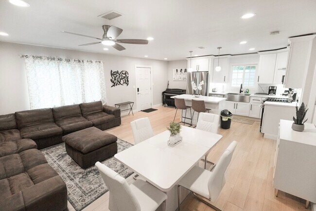 Foto del edificio - 8354 Adams St