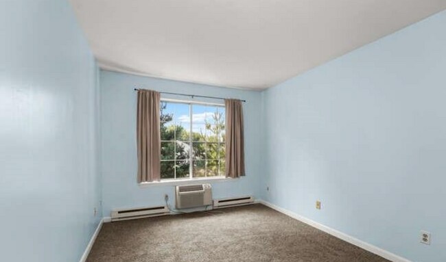 2nd Room/Office/Bedroom - 47 Cedar St