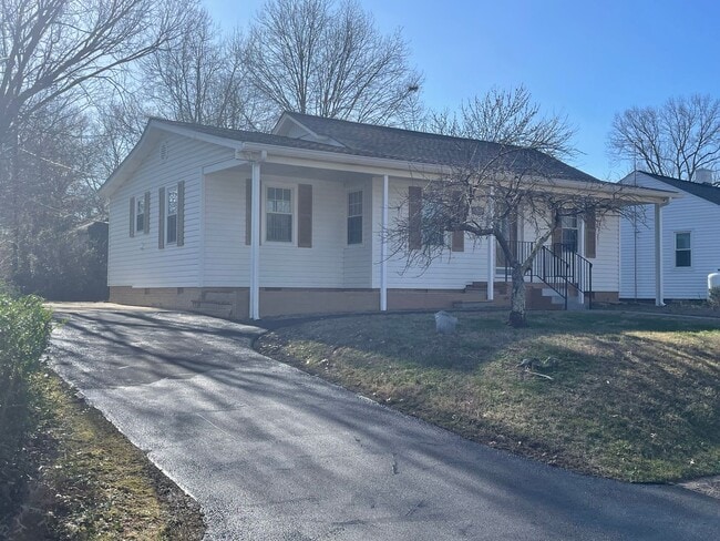 Foto del edificio - Renovated 2 Bedroom Home for Rent in Kingsport TN | Modern Kitchen