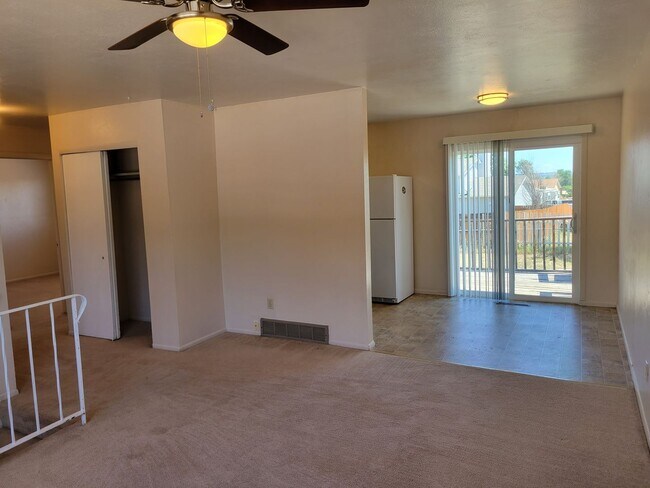Foto del edificio - 4 Bed 2 Bath Allowing Pets - Available Now...
