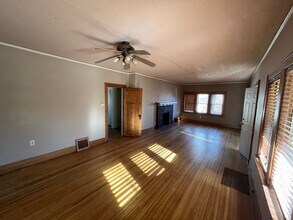 Building Photo - 313 19th St