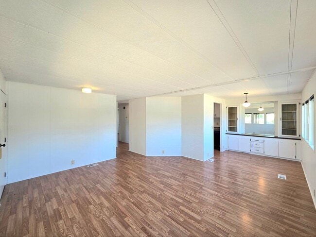 Building Photo - 1529 NW Avon Ct