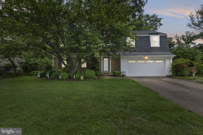 Building Photo - 6048 Redwood Ln