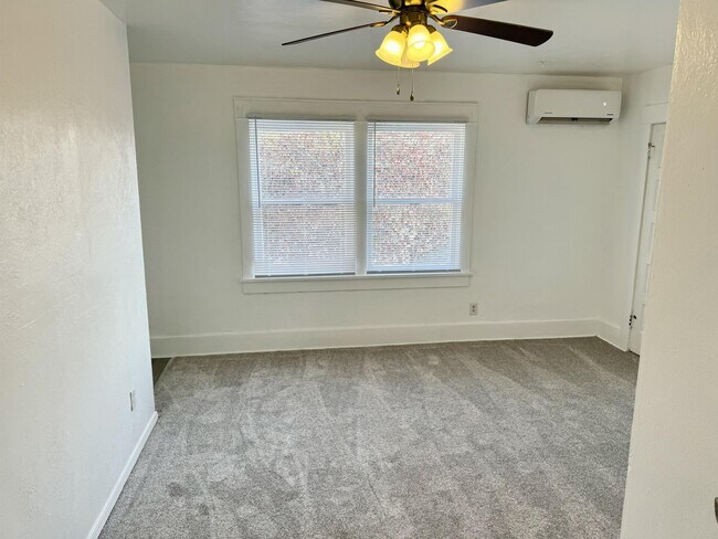 Building Photo - 424 3rd St S