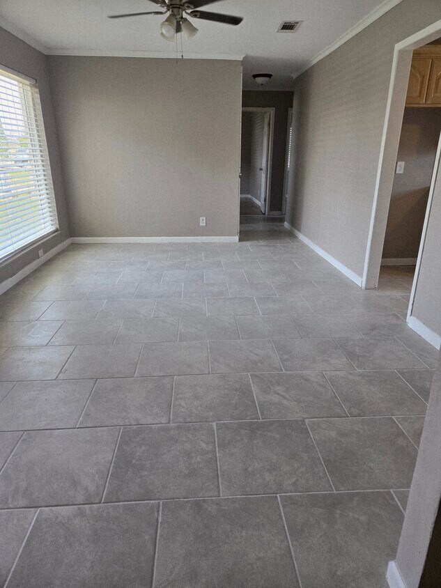 Foto principal - 4309 Brookdale Dr