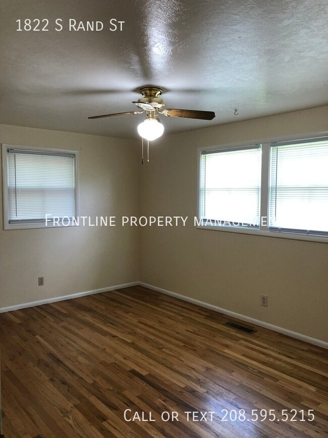 Building Photo - Great location in Mature Neighborhood
