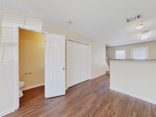 Foto del edificio - 8054 Logan Drive