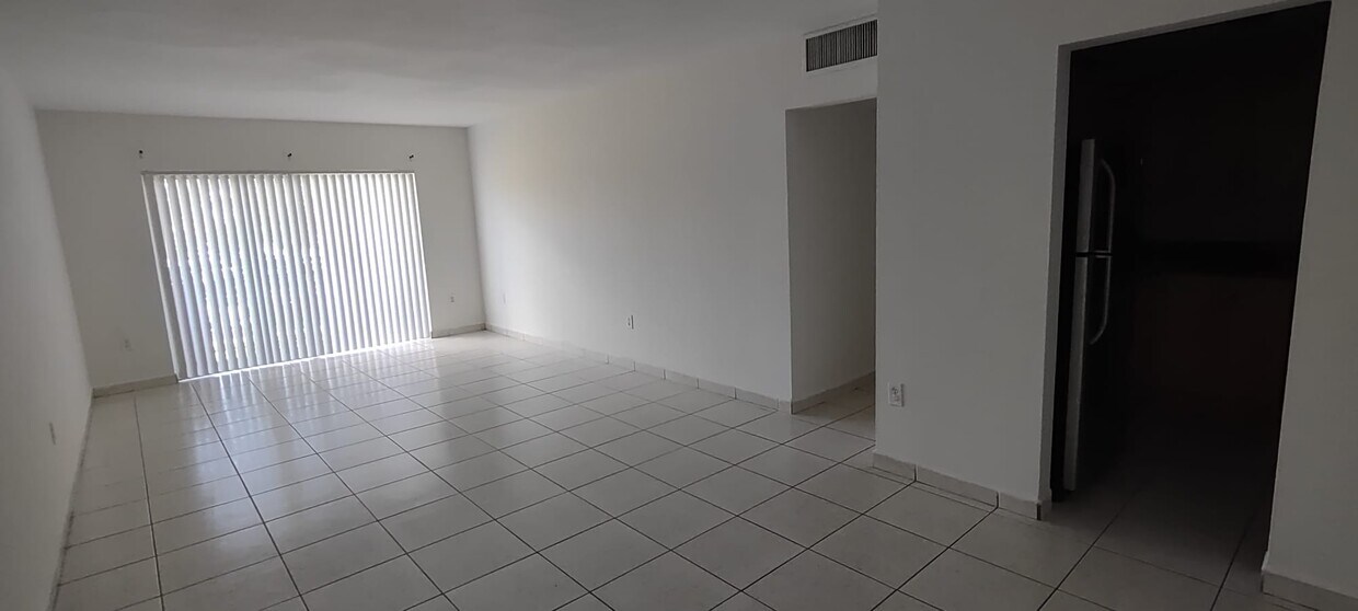 Foto principal - 17101 NW 57th Ave