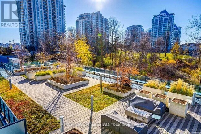 Photo du bâtiment - 7900 Bathurst St