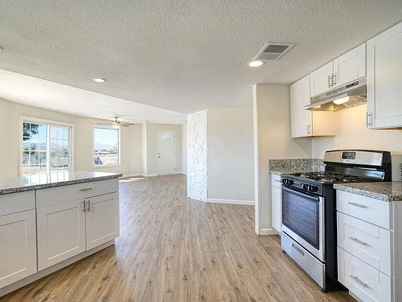 Foto del edificio - Available Now for Rent in the prestigious community of Silver Lakes! Please act fast as this beau...