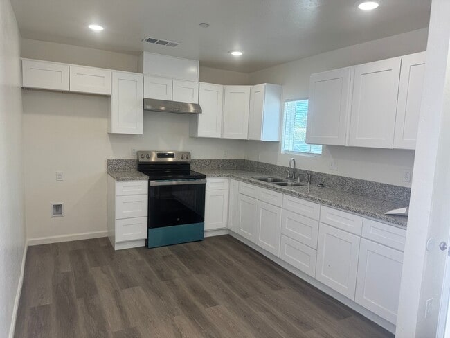 Foto del edificio - New Construction Apartment!