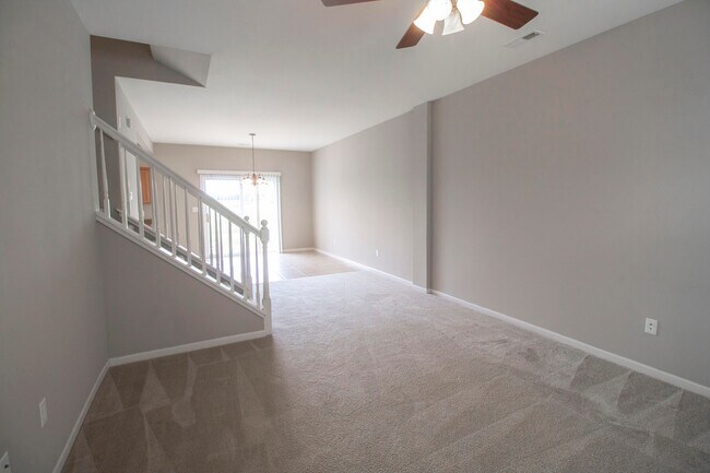 Building Photo - 5000 Derby Ridge Dr