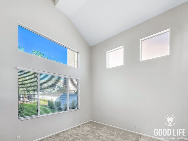 Foto del edificio - Foothill Ranch 3BR | Private Backyard, 2-Car Garage & Community Pool + Jacuzzi