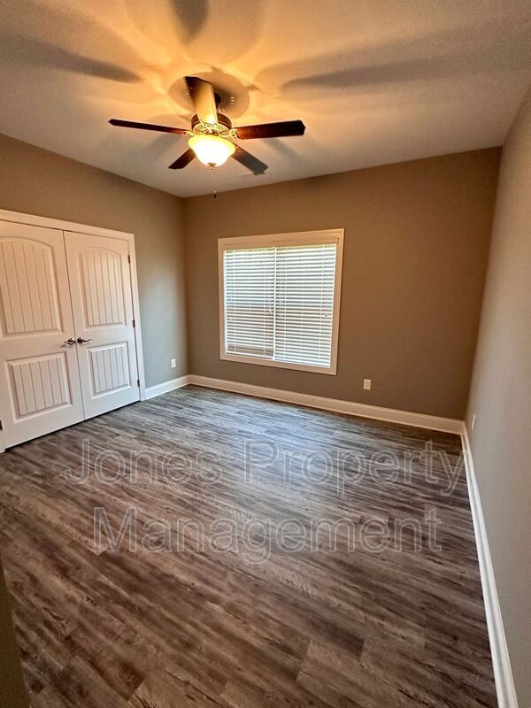 Foto del edificio - 1210 Stonewyck Dr