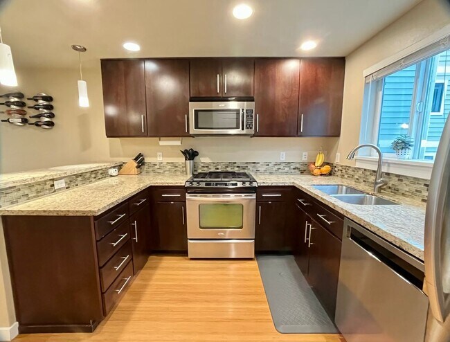 Foto del edificio - Stylish Greenwood Townhome with Private Patio & Modern Finishes