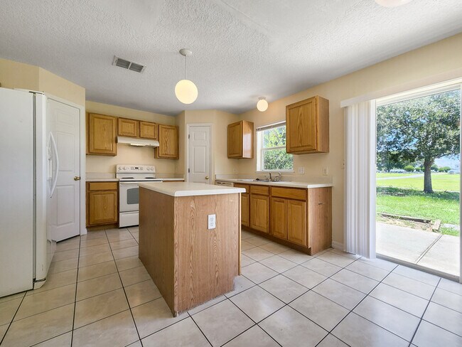 Building Photo - 4/2 For RENT!