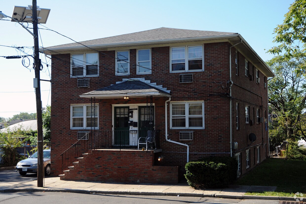 Primary Photo - 1 Cedar St