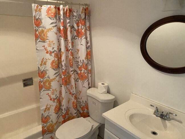 Foto del edificio - 227 Castlewood Dr