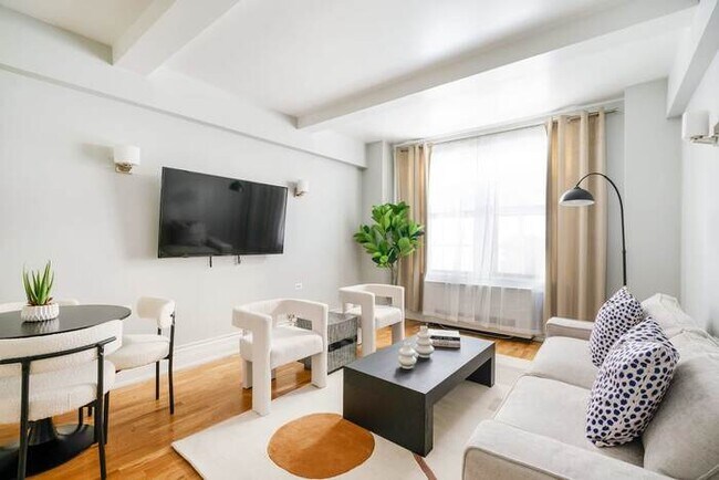 Building Photo - 73-208 New 2BR/2BATH UWS Doorman Gym