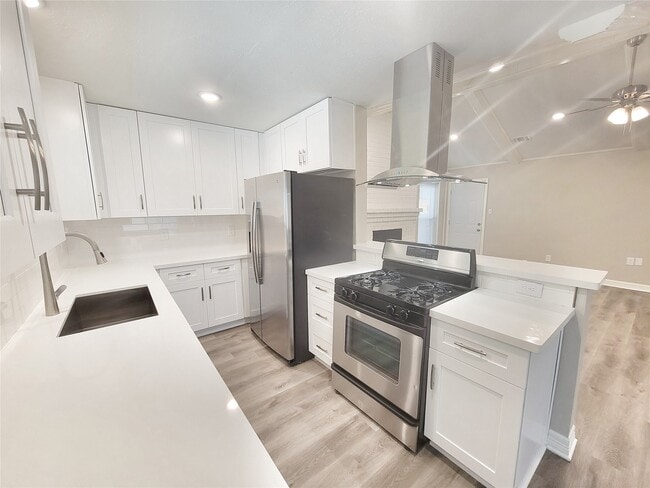 Building Photo - 3407 Saratoga Dr