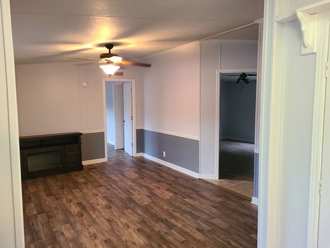 Building Photo - 3 Bedroom, 2 bath home in Sneads Ferry