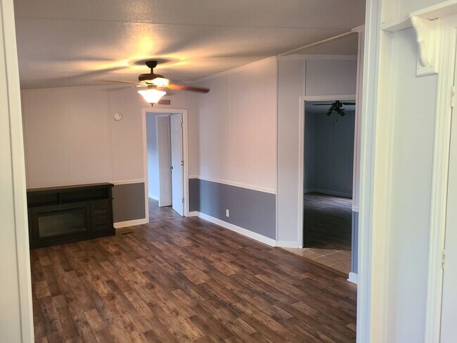 Foto del edificio - 3 Bedroom, 2 bath home in Sneads Ferry