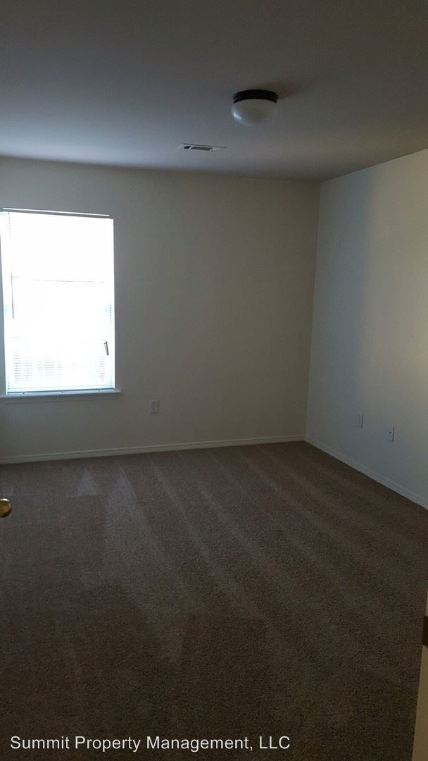 Building Photo - 3241 Singletree Ave