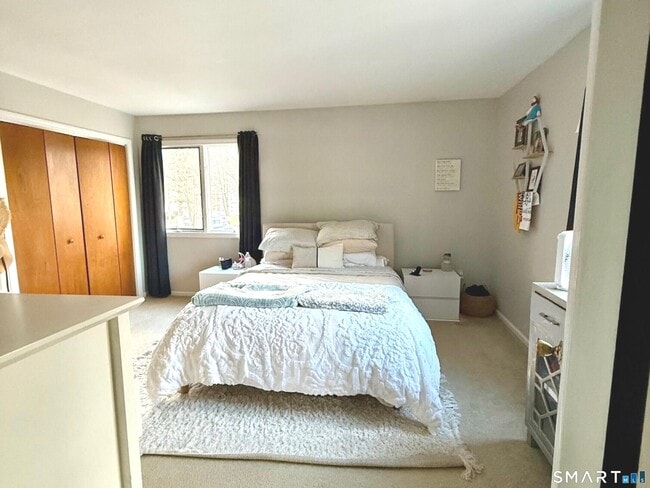 Building Photo - 19 Wadhams Ave