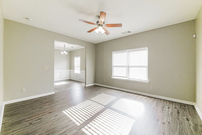 Building Photo - 434 Highland Falls Dr