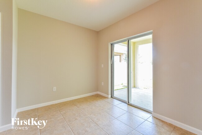 Building Photo - 593 Hollow Glen Dr