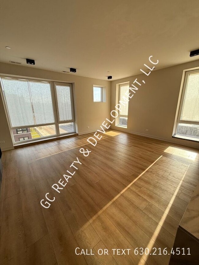 Foto del edificio - 3202 N Kildare Ave