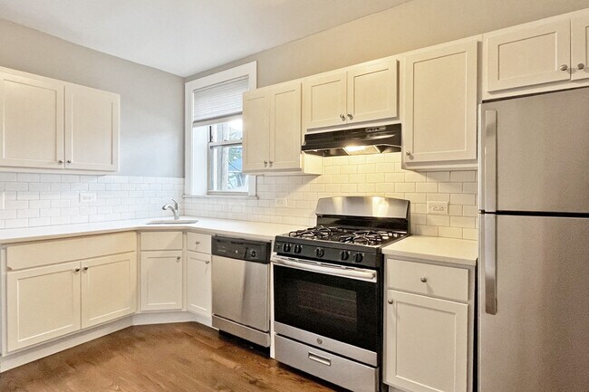 Foto del edificio - 305-315 S. Oak Park Ave. and 803-805 Randolph St.