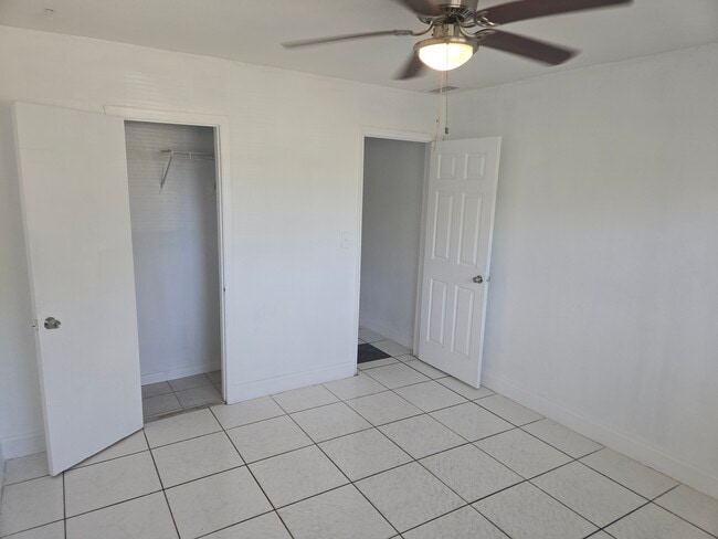 Building Photo - 2900 Sunshine Blvd