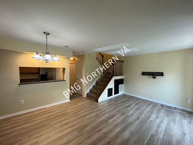 Foto del edificio - 6085 Netherton St