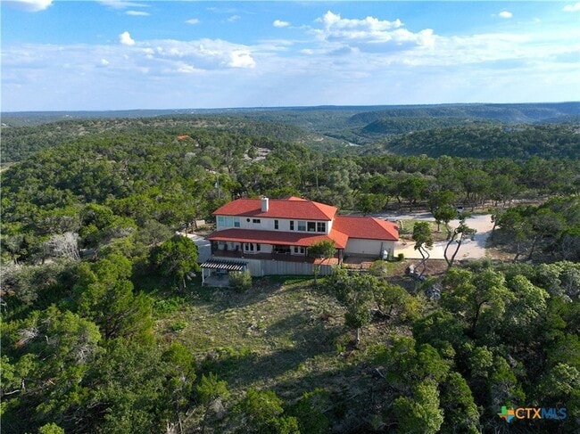 Building Photo - 2000 Village Oak