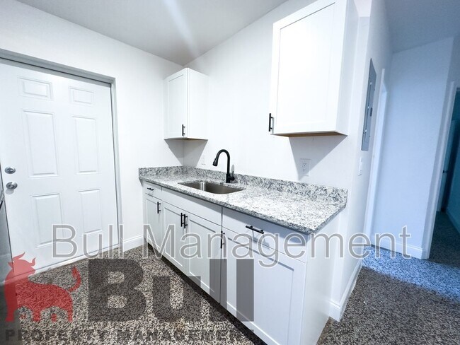 Foto del edificio - 224 N Dollins Ave
