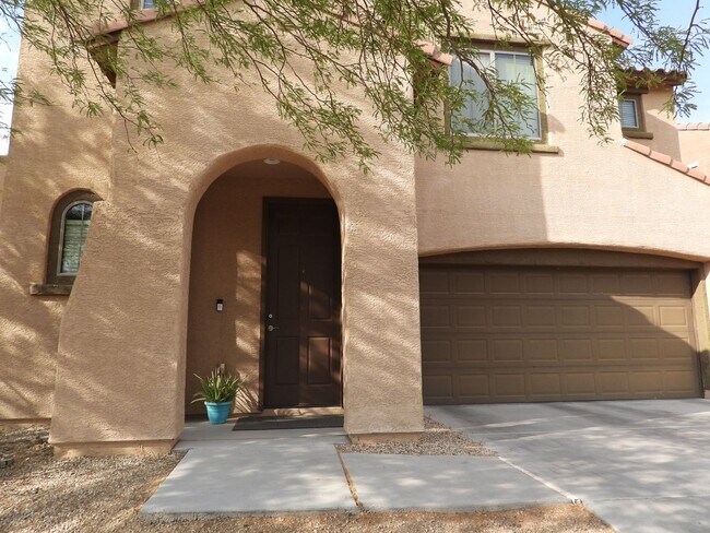 Building Photo - 4 bedroom 2 1/2 bath