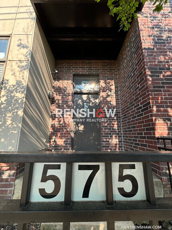 Foto del edificio - 575 S Front St