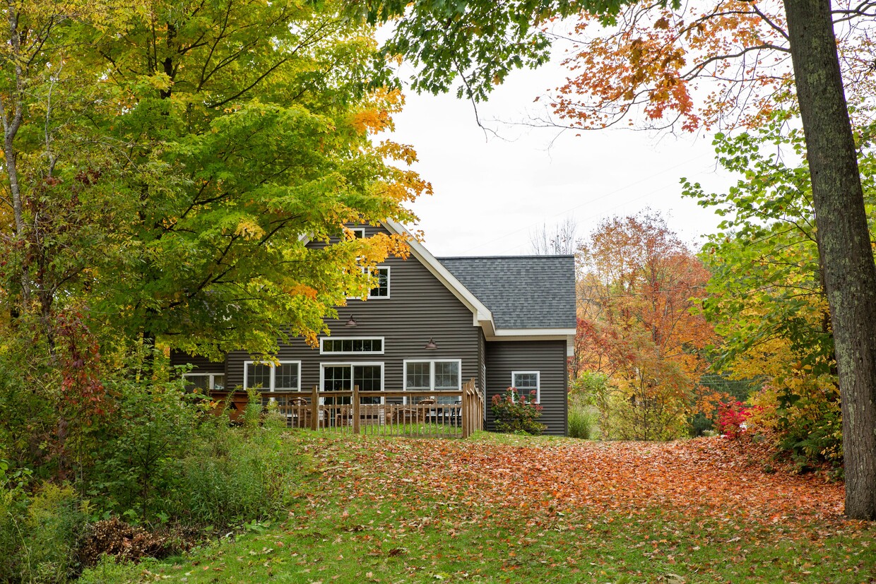 Primary Photo - 1439 White Hill Rd