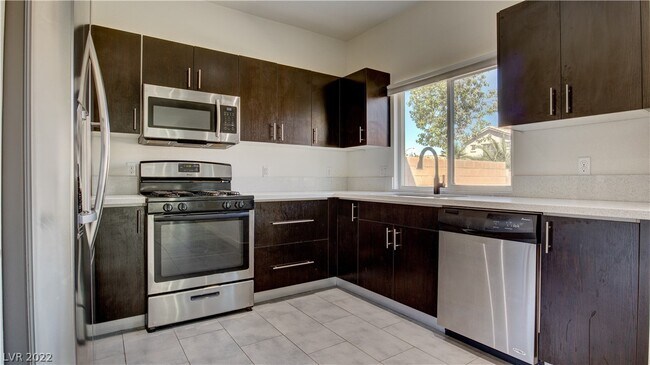 Foto del edificio - 860 Whispering Grove Ave
