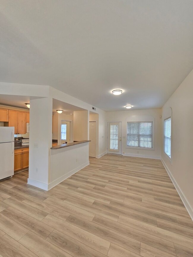 Building Photo - Trolley Path - Minutes to Downtown WILM, N...