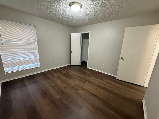 Foto del edificio - 201 High Meadows Blvd