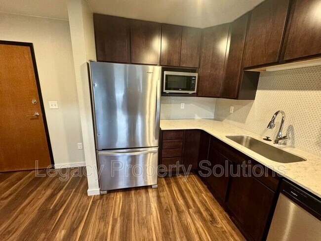 Foto del edificio - 208 E Greenfield Ln