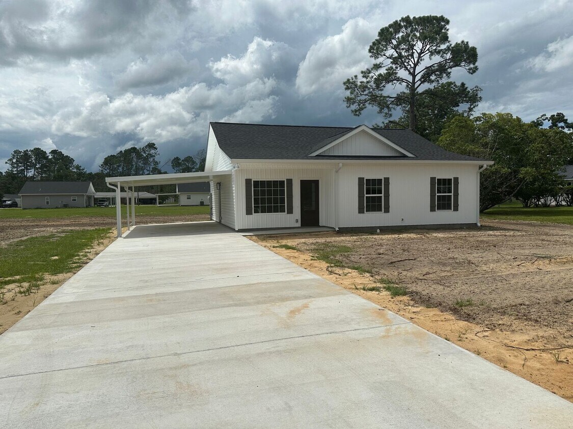 Foto principal - 3 Bed 2 Bath House