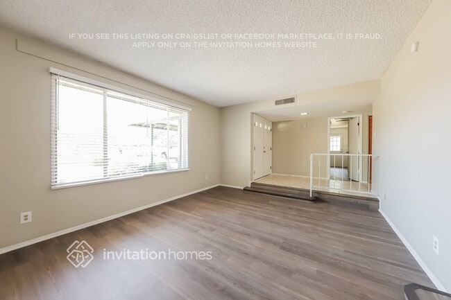 Building Photo - 5043 W Frier Dr