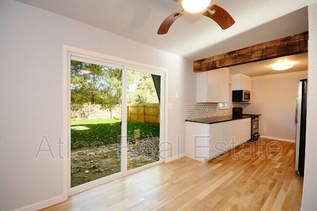 Building Photo - 4483 Driftwood Pl