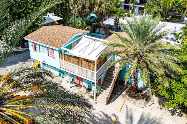 Building Photo - 205 Coral Rd