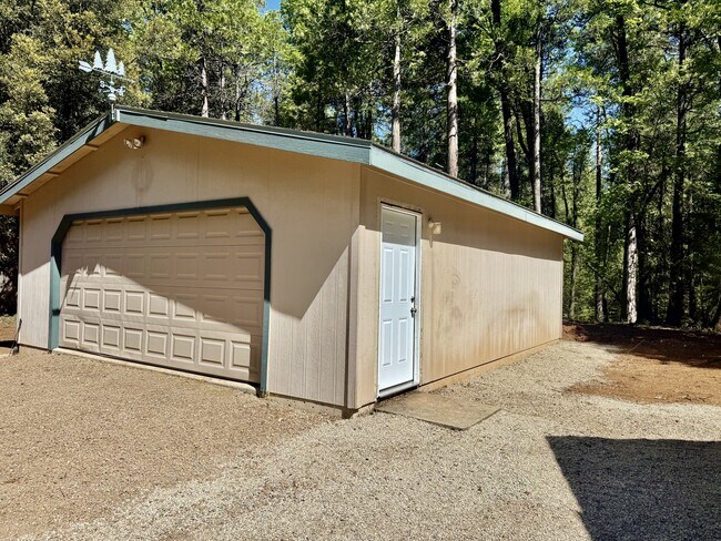 Building Photo - 18160 Blue Tent School Rd