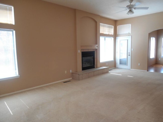 Foto del edificio - 2110 Navajo Willow Dr NE