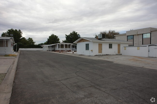 Building Photo - 4221 E Stewart Ave